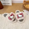 Nuevas y lindas pantuflas de peluche del gato KT 2026 para niñas, cómodas para uso en casa, estilo invierno, con diseño de una sola tira