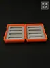 Caja Pequeña para Moscas Lianchen Fishing Gear Caja de Anzuelos de Plástico Caja de Almacenamiento de Anzuelos de Pesca Suministros de Pesca Caja de Herramientas Luya