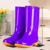 Botas de lluvia de caña alta, antideslizantes, forradas de felpa, impermeables, cubrezapatos de goma, botas de agua, botas cálidas de tubo largo engrosadas para mujer, morado