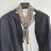Bufanda Pequeña de Seda Ajustable con Cuentas Estilo Ins, Bufanda Versátil para Protección del Cuello para Mujeres, Nuevo Accesorio Decorativo para el Cuello de Primavera y Verano