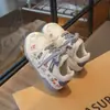 Zapatillas Deportivas Transpirables para Niños 2026 Primavera Nuevas Estilo Coreano Tenis de Caña Baja para Niñas Zapatos Casuales de Dibujos Animados con Suela Suave para Niños