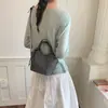 Bolso bandolera versátil de un solo hombro 2026 verano nuevo diseño con sentido bolso cubo de alta gama versátil para el día a día