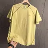 Camiseta de verão leve, de secagem rápida e respirável, com gola redonda, mangas curtas e costura colorida contrastante, para ciclismo, esportes e atividades ao ar livre na montanha