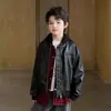 Chaqueta de Cuero de Moda Fresca para Niños Primavera y Otoño 2026 Nuevo Estilo para Niños Medianos y Grandes Chaqueta de Motocicleta con Estilo Urbano