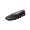 Zapatos de charol de vaca de primera capa poco profundos para mujer, zapatos planos, nuevo modelo de otoño, cuero genuino, color liso, forro de terciopelo, zapatos cómodos de abuela, zapatos de mujer de caña baja