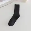 Meias femininas de cano médio, meias de algodão de cor sólida, absorventes de suor, estilo japonês, alta elasticidade, meias longas empilhadas femininas casuais da moda