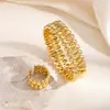 Set de pulsera y anillo de lujo ligero europeo y americano con diseño calado y totalmente incrustado, juego de dos piezas de joyería en oro y plata que no se decolora, estilo ins