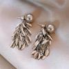 Pendientes de perlas con borlas y hojas de moda 2023, nuevos y exquisitos pendientes combinables, pendientes explosivos para mujer.