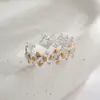 Anel Aberto Artístico Retro Bicolor Dourado Escovado Flor Liga de Cobre Incrustado Zircônia Nicho Luxo Leve Ajustável