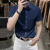 Camisa casual de manga corta, fluida y libre de arrugas de alta gama para hombre, corte ajustado, tacto premium, camisa de seda helada elástica de color liso para negocios