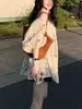 Blusa de Alta Gama Estilo Francés con Cuello de Una Línea y Mangas Abullonadas, Camisa Versátil de Corte Holgado y Manga Tres Cuartos