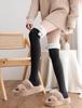 Calcetines altos estilo japonés blancos lindos forrados de polar para otoño e invierno, a rayas, adelgazantes, hasta la rodilla, borde de lana de cordero, bola de pelo, calcetines de pelo largo