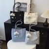 Bolso Tote de Gran Capacidad Decorativo de Mariposa a la Moda para Mujer 2025 Nuevo Verano Nuevo Bolso para Ir al Trabajo Bolso de Hombro Sobaco