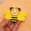 Muñeca Plana de PVC de Panda Lindo Etiqueta de Cuero Abejita Tigre Rana Accesorios Sombrero Accesorios de Ropa DIY Dibujos Animados