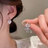 Pendientes asimétricos de lujo ligeros y de alta gama con un toque distintivo para mujer, elegantes y modernos, accesorios para las orejas que combinan con todo.