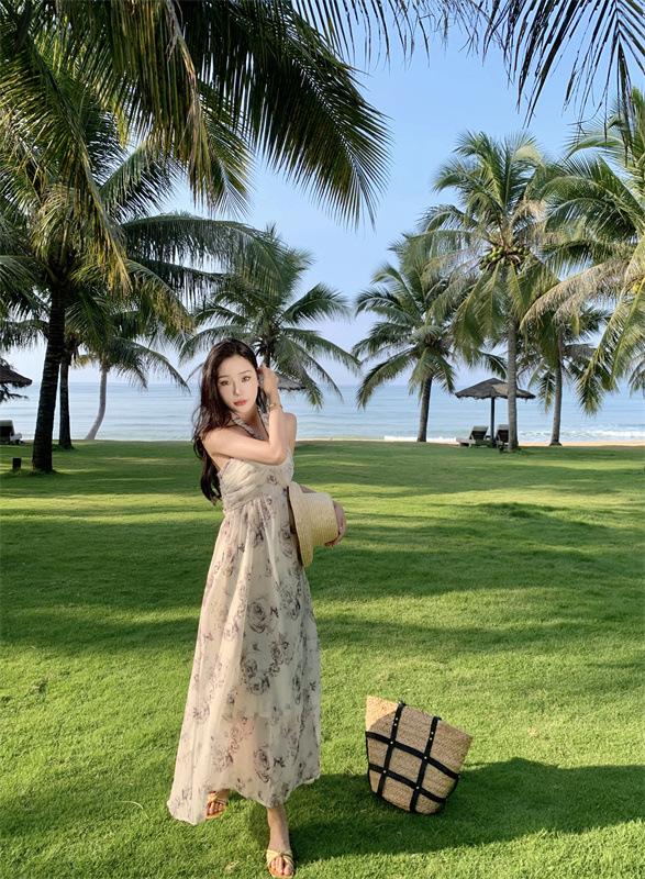 商品详情图_高级感玫瑰印花挂脖吊带连衣裙夏季2023女新款气