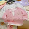 Camiseta de primavera y otoño para niñas, diseño de dibujos animados elegante y moderno estilo coreano, look de capas de moda, perfecta como prenda interior