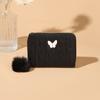 Cartera de mujer con borla de pelo y cremallera versión coreana de todo-partido simple acolchada con costura decorativa de mariposa cartera corta al por mayor