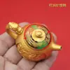Directo de Fábrica Lingote de Qilin en Relieve Tetera Giratoria Adorno de Mano para Sala de Póker Decoración de Aleación