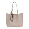 Bolso de mujer de gran capacidad, nuevo bolso de hombro casual de color liso para el otoño de 2026, bolso tote elegante y simple para ir al trabajo