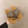 Sandálias Slip-On Tendência 2026 Novo Estilo para Roupa de Praia, Sandálias Baixas para Mulheres, Roupa de Verão para Exterior, Estilo Chanel