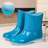 Botas de lluvia modernas, impermeables y antideslizantes para mujer, nuevo modelo de primavera, zapatos de goma de trabajo duraderos para cocina, de suela gruesa, de media caña, con suelas suaves