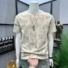 Nova Camiseta de Manga Curta para Homens Verão 2026, Estampa Floral Fina, Color Blocking Fashionável, Blusa Solta Versátil com Gola Redonda e Meia Manga