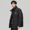 Jaqueta Curta de Penas Masculina Inverno 2025 Nova Marca Tendência Gola Alta Estampada Legal Leve Espessa Casaco de Inverno Masculino