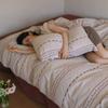 Estilo Escandinavo Algodón Teñido en Hilo Cereza Cepillado Juego de Cuatro Piezas Juvenil Otoño e Invierno Retro Funda Nórdica Sábanas Ropa de Cama de Alta Gama