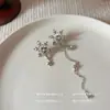 Nuevos Pendientes Asimétricos de Copo de Nieve para Otoño e Invierno, Pendientes de Clip para Mujer, Lujo Ligero, Elegantes, de Gama Alta, Pendientes Exquisitos Versátiles sin Agujeros en las Orejas