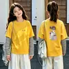 Camiseta de algodón a rayas de manga larga, estilo coreano y moderna, para niñas, un nuevo diseño de primavera/otoño, corte holgado, versátil y con cuello redondo, adecuada para niños de talla mediana a grande