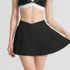 Conjunto de Shorts de Corrida Fitness Duas Peças Color Block com Listras Brancas, Sutiã Esportivo Decote Halter, Conjunto para Yoga