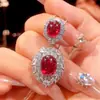 2025 Nueva Joyería Huabi Corindón Rojo Simulado Crisoprasa Colgante de Lujo Sencillo y Accesible Piedra Principal 10*12-8*10