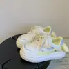 Zapatillas Adorables de Perro Pudín para Mujer 2025 Nuevas de Otoño Suela Gruesa Zapatos de Pan Celebridad de Internet Más Fáciles de Combinar Zapatos Blancos para Estudiantes