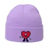 Gorro de punto bordado de Bad Bunny, conejo malo, cantante transfronterizo, gorro de lana cálido de dibujos animados europeo y americano, gorro tipo pea para hombre y mujer