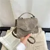 2026 Nova Bolsa Feminina para o Dia a Dia Textura Fashion Quadrada Pequena Transversal de Mão Bolsa Feminina Tendência Simples Versátil de Mão Retrô