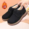 Botas de nieve de suela blanda para mediana edad y ancianos, nuevo estilo de invierno con engrosamiento de forro polar para abrigar, zapatos de algodón para madre, antideslizantes, slip-on, zapatos de algodón para mujer