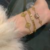 Pulsera Romana de Oro Real Galvanizado Explosiones de TikTok Pulsera de Cintura Trébol de Cuatro Hojas Juego de Tres Piezas Lujo Ligero de Alta Calidad Precio de Fábrica