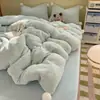 Juego de ropa de cama de cuatro piezas estilo INS girly de lana de cordero clase A y terciopelo de leche, engrosado y cálido para invierno, adecuado para dormitorios estudiantiles