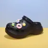 Sapatos com buraco de baleia antiderrapantes com sensação de pisar em cocô para casais estudantes pantufas de casa femininas para usar ao ar livre celebridade da internet versáteis resistentes ao desgaste verão