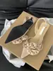 Sandálias Fechadas Pretas Florais Estilo Francês Bico Fino, Sapatos de Fada, Novos Flats Sociais Primavera/Verão 2025