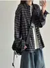 Camisa xadrez em camadas estilo retrô japonês, manga longa, unissex, adequada para primavera e outono, com corte relaxado e casual, perfeita para o dia a dia e para ir ao trabalho.