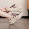 Sandálias femininas de mola para comércio exterior, bico fechado, estilo slip-on, com aumento de altura, solado grosso, sapatos preguiçosos slip-on, sem calcanhar, sapatos brancos, confortáveis