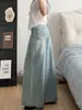 Jeans azules claros de pierna ancha para mujer, nuevo estilo de otoño, con un diseño de pierna ancha que crea un efecto adelgazante, un ajuste relajado y fluido, y un estilo versátil de largo hasta el suelo.