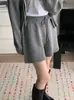 Shorts de tricô básicos estilo minimalista de estúdio para mulheres, cintura alta, soltos, perna larga, com cintura elástica e silhueta em A, calça casual