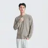 También, la camiseta de manga larga texturizada de Henry para hombre, una prenda interior holgada y versátil de punto gofrado para otoño