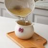 Tanque de aceite de cerdo de color blanco lechoso para el hogar, cocina, resistente a altas temperaturas, tanque de aceite con cuchara, tarro especial para aceite picante, tarro de condimento de cerámica con tapa