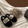 Sandalias de Nicho de Gama Alta para el Verano 2025 Nueva Moda Estilo Coreano Cómodas con Suela Gruesa Pantuflas de Oficina
