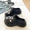 Tamancos de verão femininos de EVA versáteis e confortáveis, que aumentam a altura, emagrecem, adequados para o trajeto, casuais, confortáveis, sem odor, chinelos de bico fechado