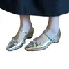 Zapatos planos decorativos de punta cuadrada con una sola tira y parte superior de piel, Zapatos planos de punta poco profunda 2026 para mujer, Nuevo diseño de estilo francés para otoño con flores de pedrería